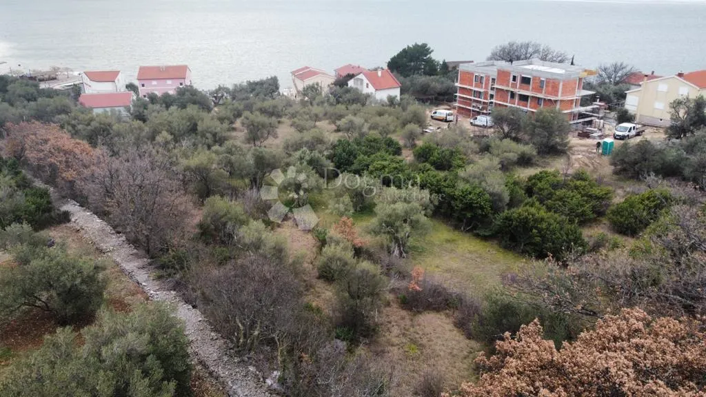 maslenica - građevinsko zemljište 2401m2 - slika 2