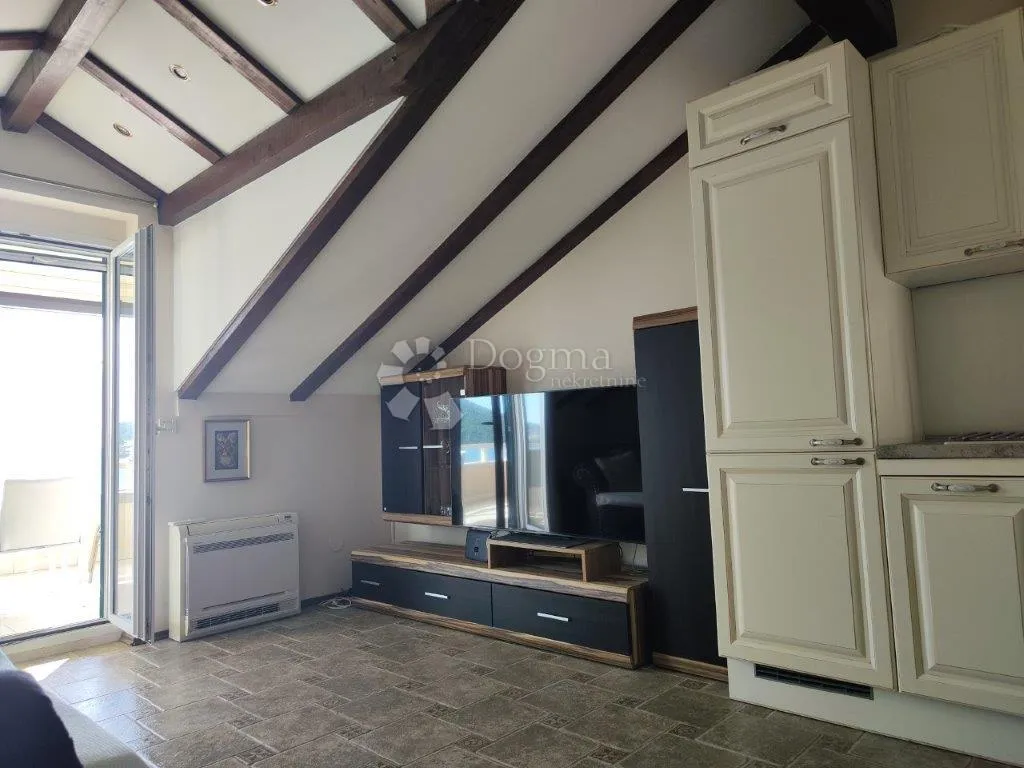 rogoznica- predivna villa na plaži - slika 21