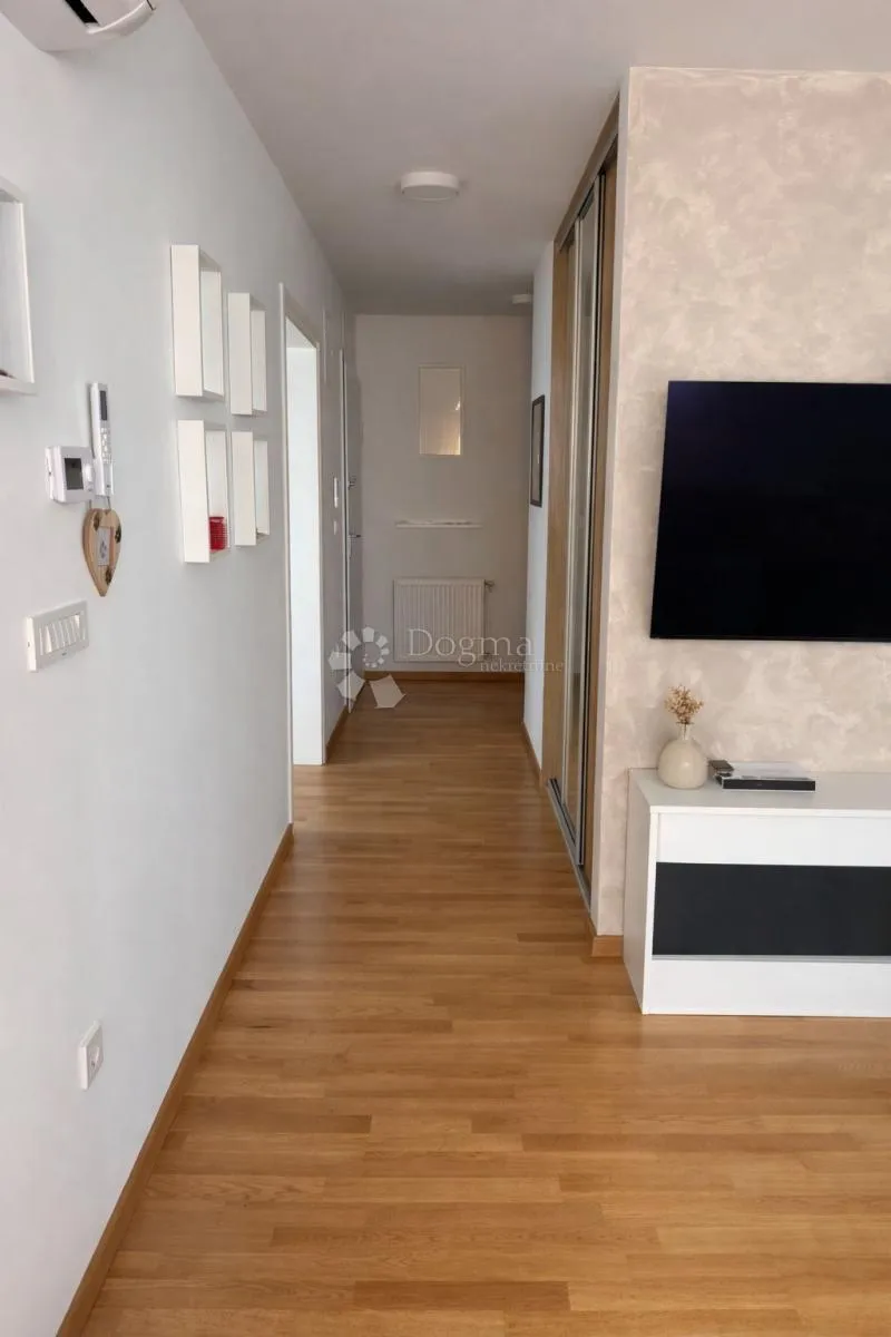luksuzan stan vrapče, privatni vrt i parking 75,75m2 s namještajem! - slika 11