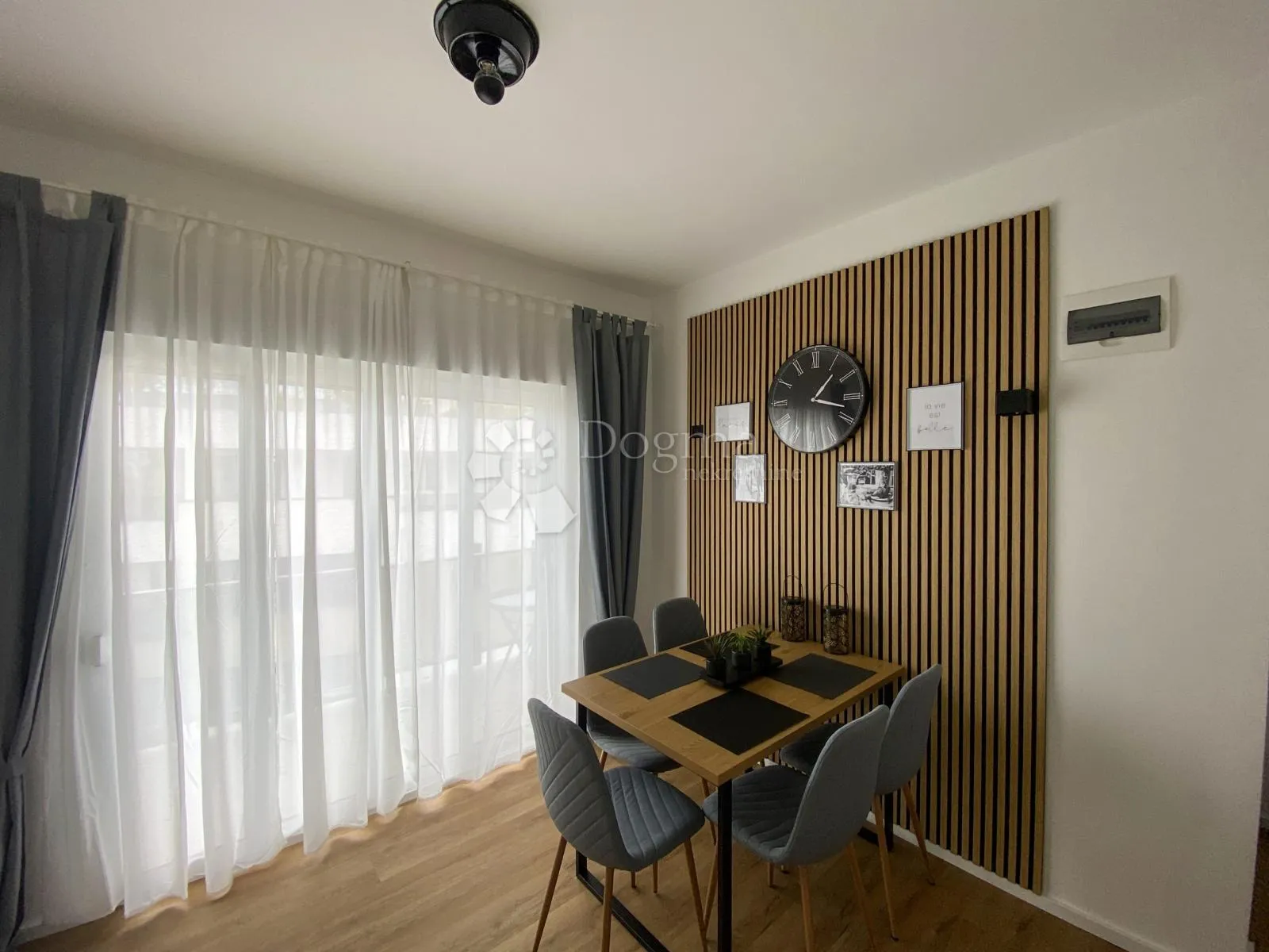 čiovo-kuća s 3 apartmana i bazenom - slika 4