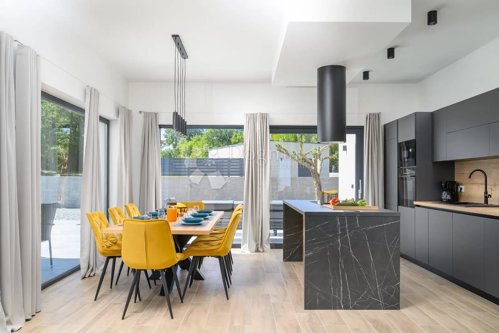 Prekrasna villa s okućnicom od 983m2 i bazenom, mirna lokacija - Režanci, Svetvinčenat
