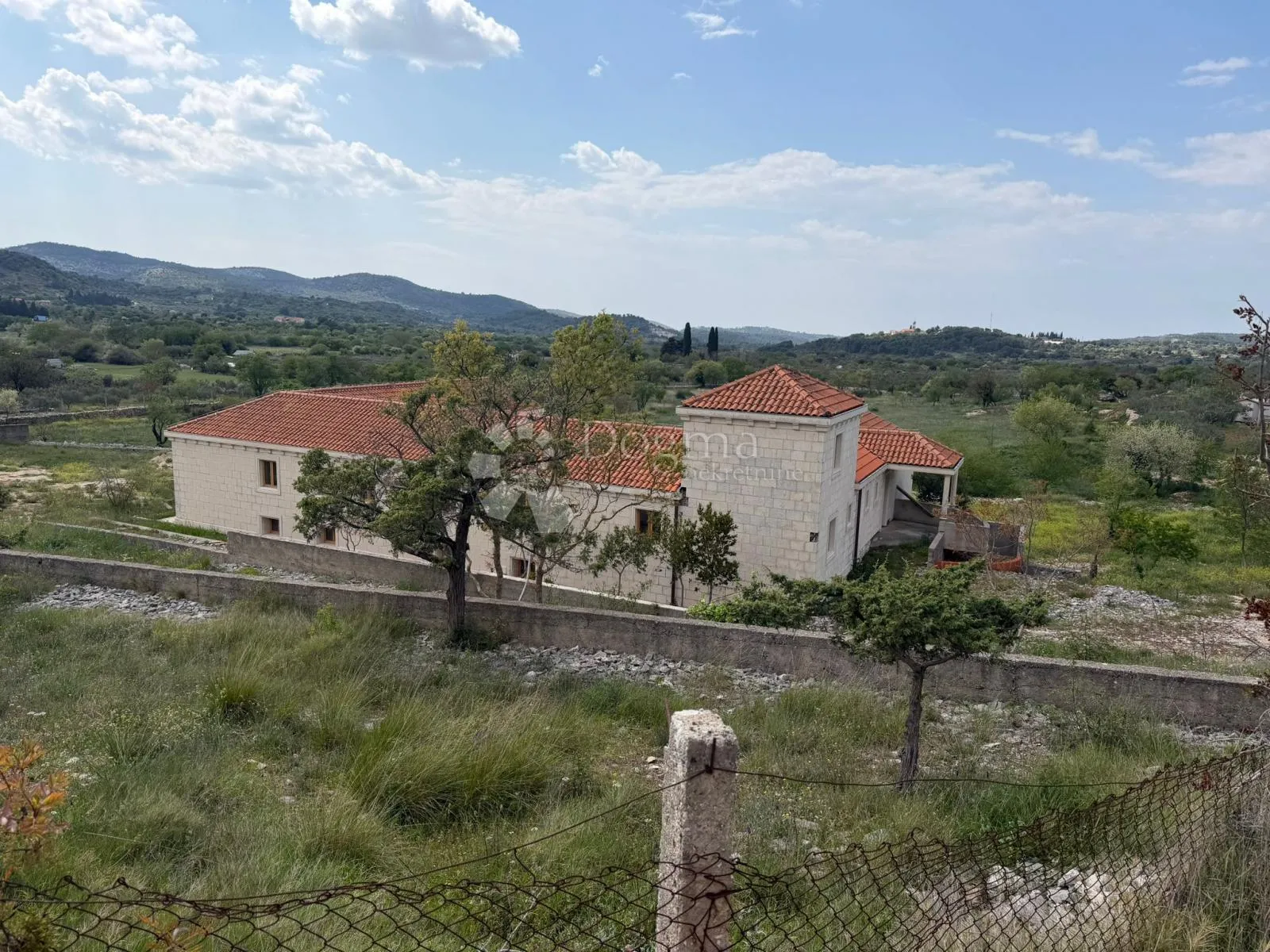 mediteranska oaza privatnosti – kamena rezidencija na braču - slika 33