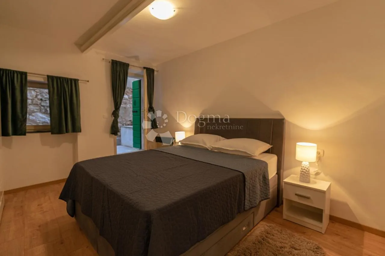 rovinj, centar – elegantan jednosoban stan u kamenoj zgradi, 200m od mora - slika 10