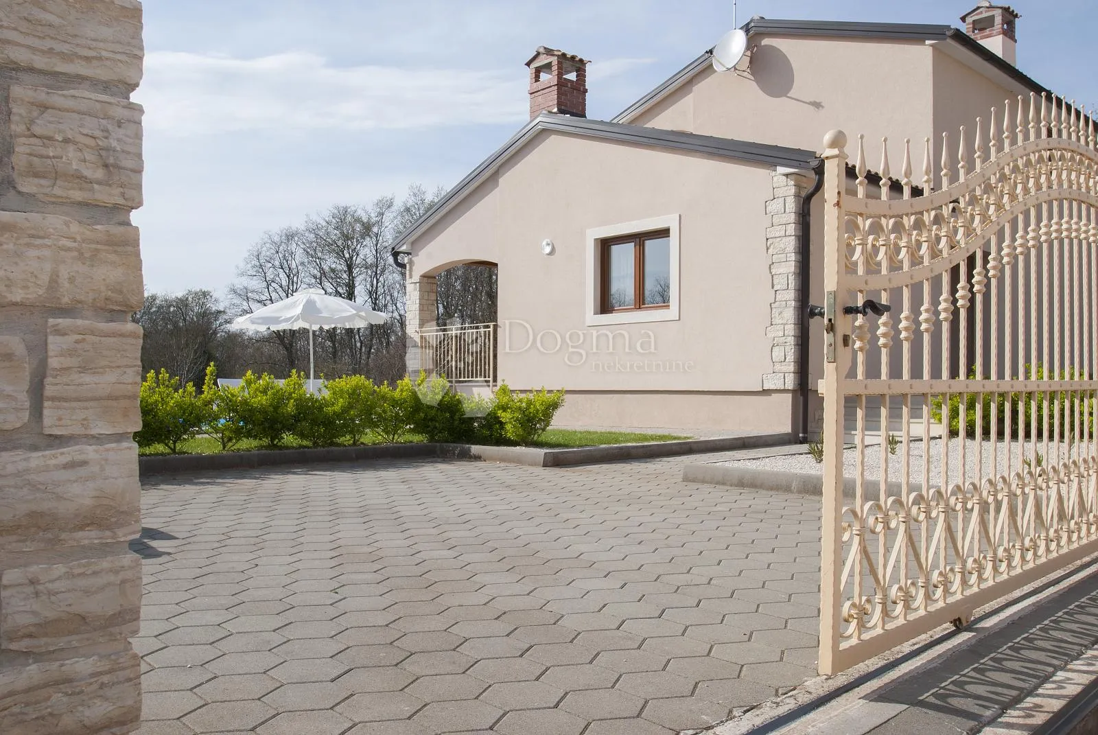 poreč okolica, prekrasna kuća u mirnom naselju s bazenom - slika 20