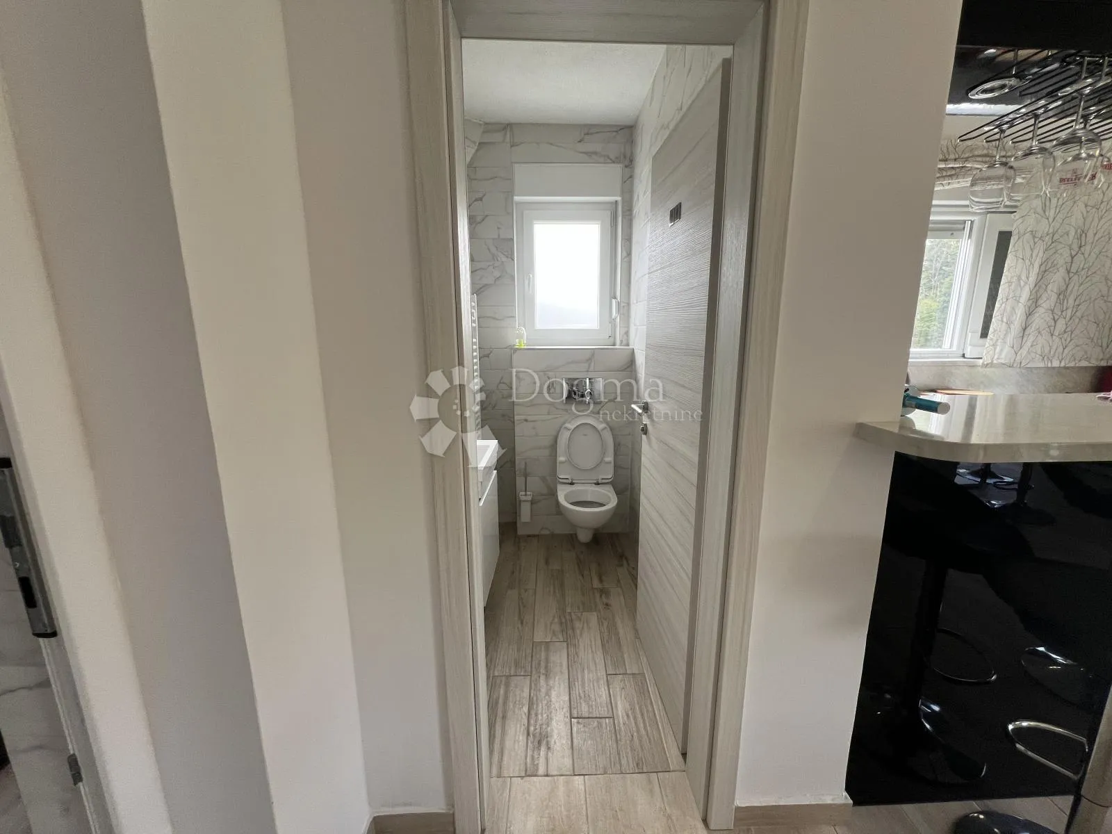 kuća s jacuzzijem i velikom terasom - idealna za odmor ili najam - slika 6