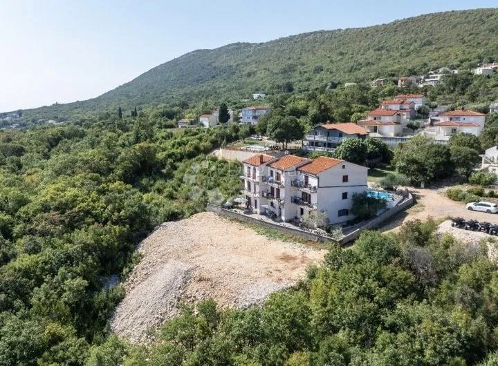 zemljište sa građevinskom dozvolom i pogledom na more - slika 8