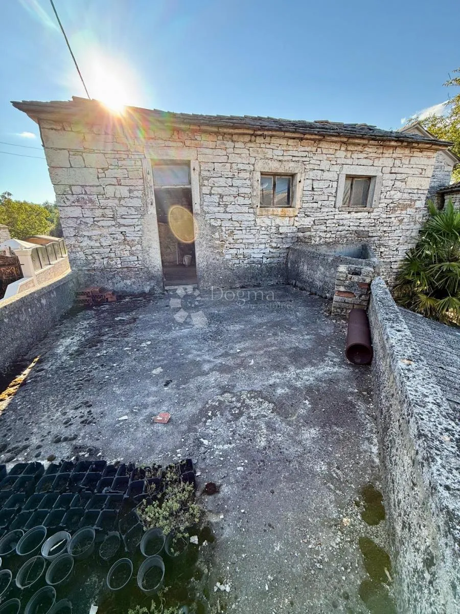 kamena kuća za renovaciju u pilatima - slika 12