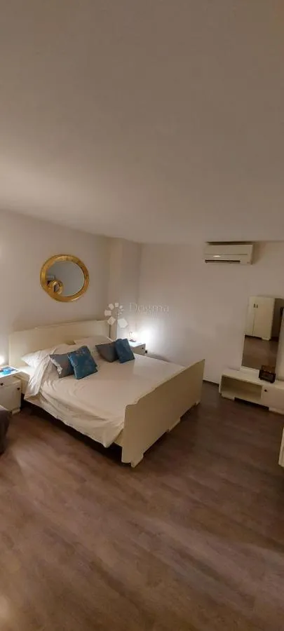 kuća sa 3 apartmana u centru rovinja! - slika 6