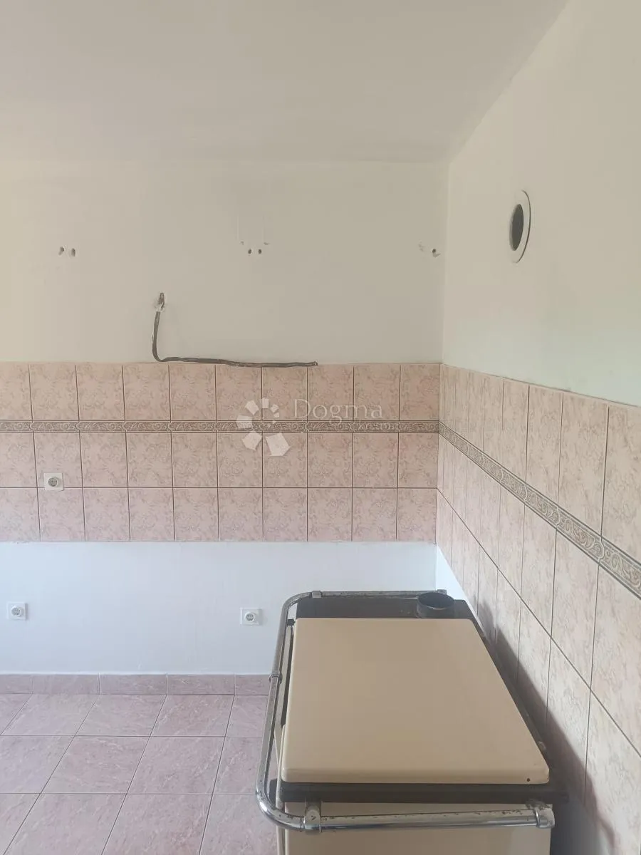 kuća na imanju 1 km od brze ceste - slika 8