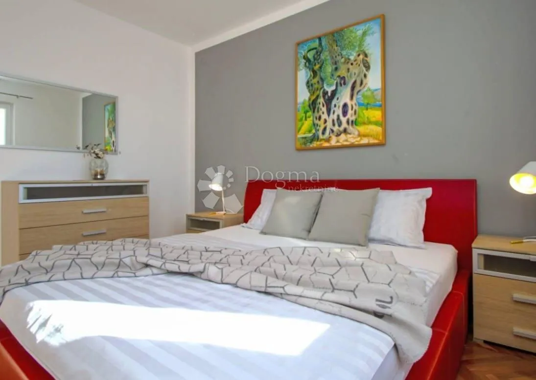tribunj - iznimna apartmanska kuća s predivnim vrtom i bazenom - slika 26