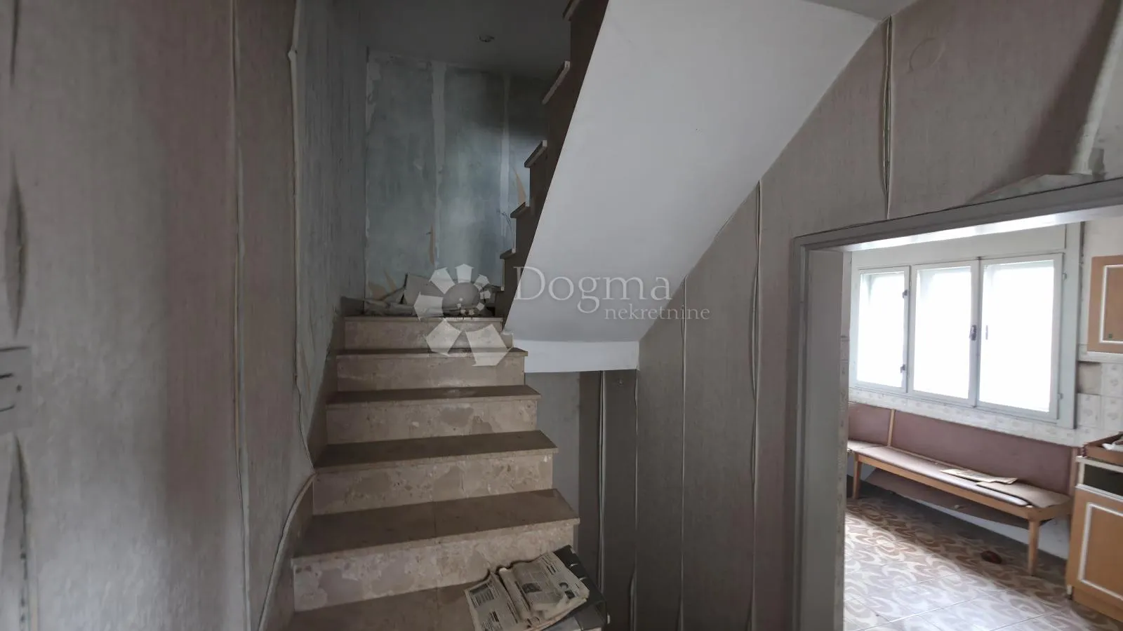 bjelovar, trg stjepana radića – kuća 280 m² s potencijalom za 3 stana! - slika 12