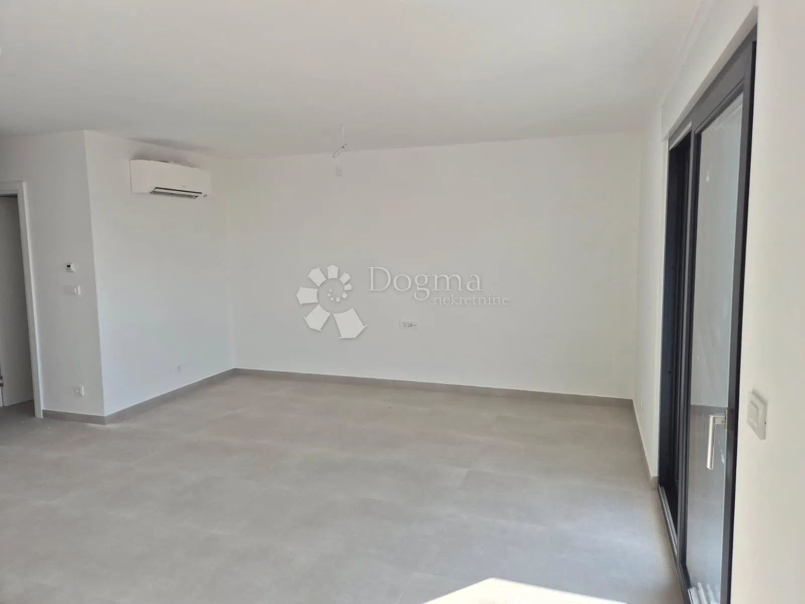 novogradnja – moderan stan (s6) na 2. katu s balkonom i pogledom na more, manje od 150 m od plaže – okrug gornji - slika 6