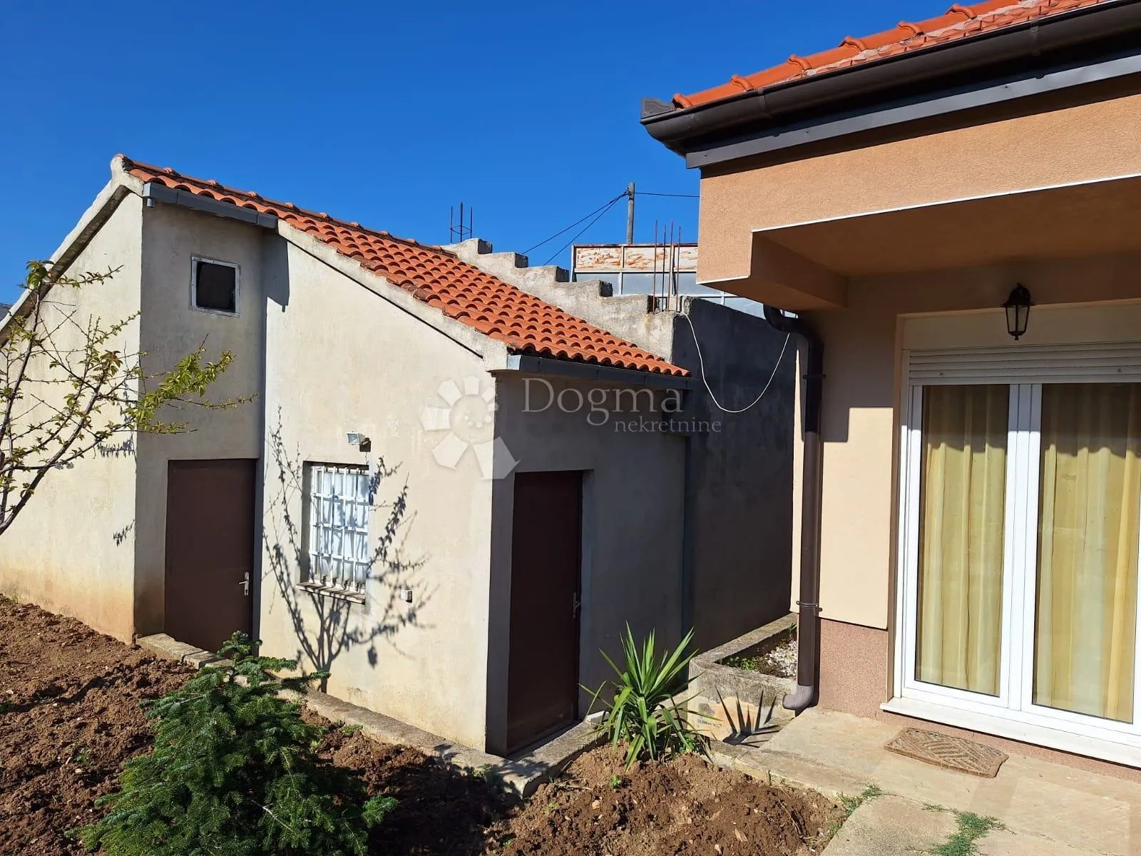 prodaje se samostojeća kuća s okućnicom i poslovnim potencijalom – mejaši, split - slika 2