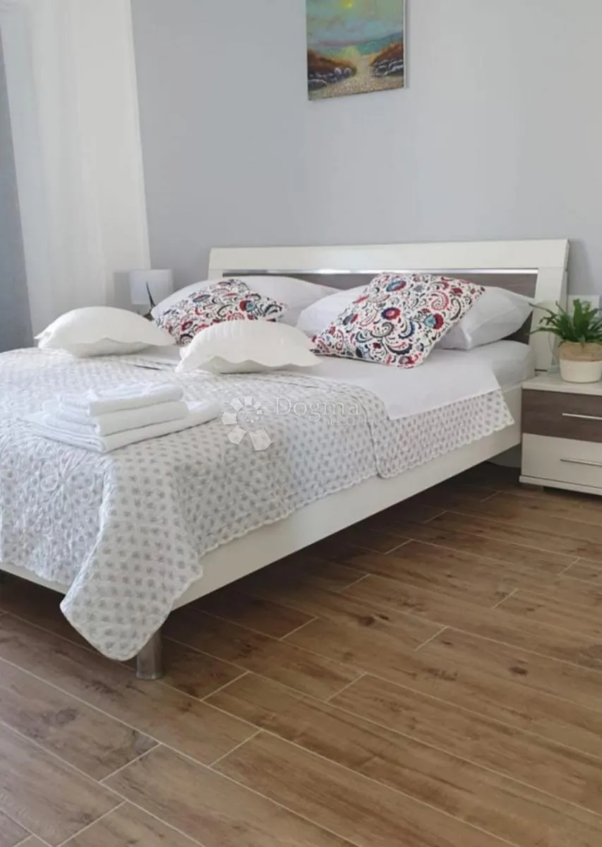 dvojna kuća na 150m od mora, okrug gornji - slika 9