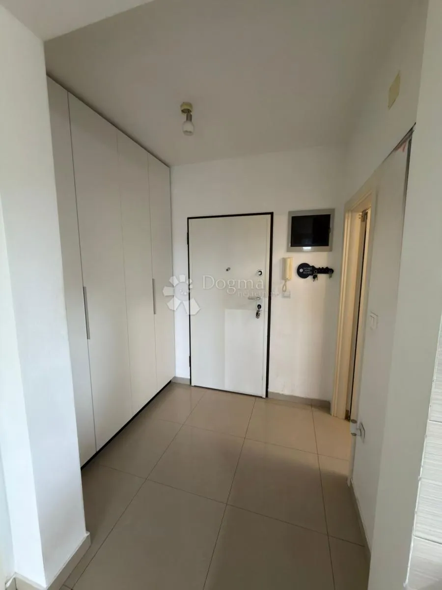 stan šijana 100m2 + 2 terase + parking - slika 11