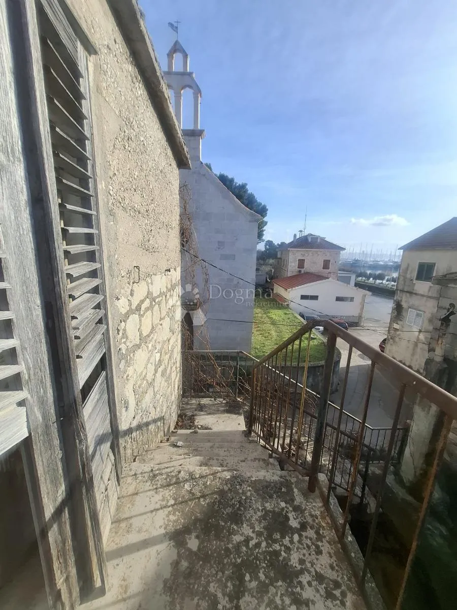 starina za renovaciju- kaštel gomilica - slika 4