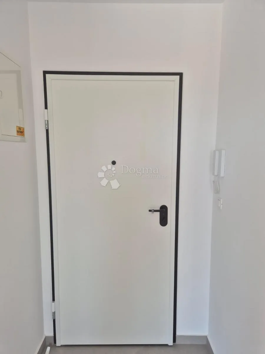 prodaje se – elegantan dvosobni stan na drugom katu, primošten - slika 17