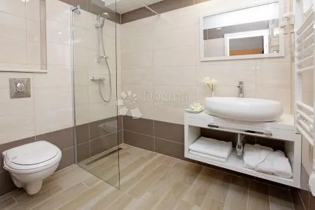 mali obiteljski hotel, prvi red do mora, vela luka - slika 10