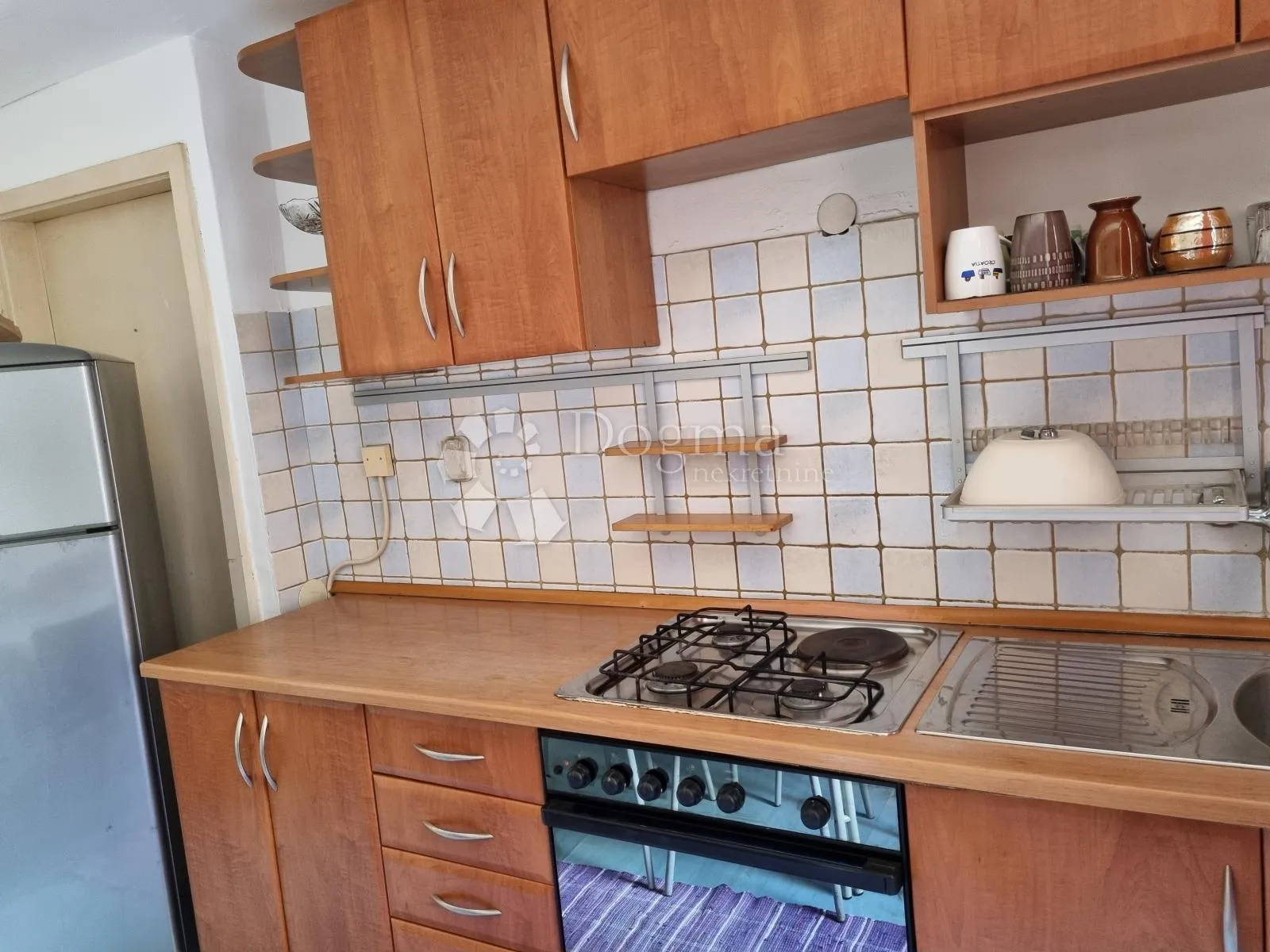 zgrada...poslovna prilika za hostel - slika 25