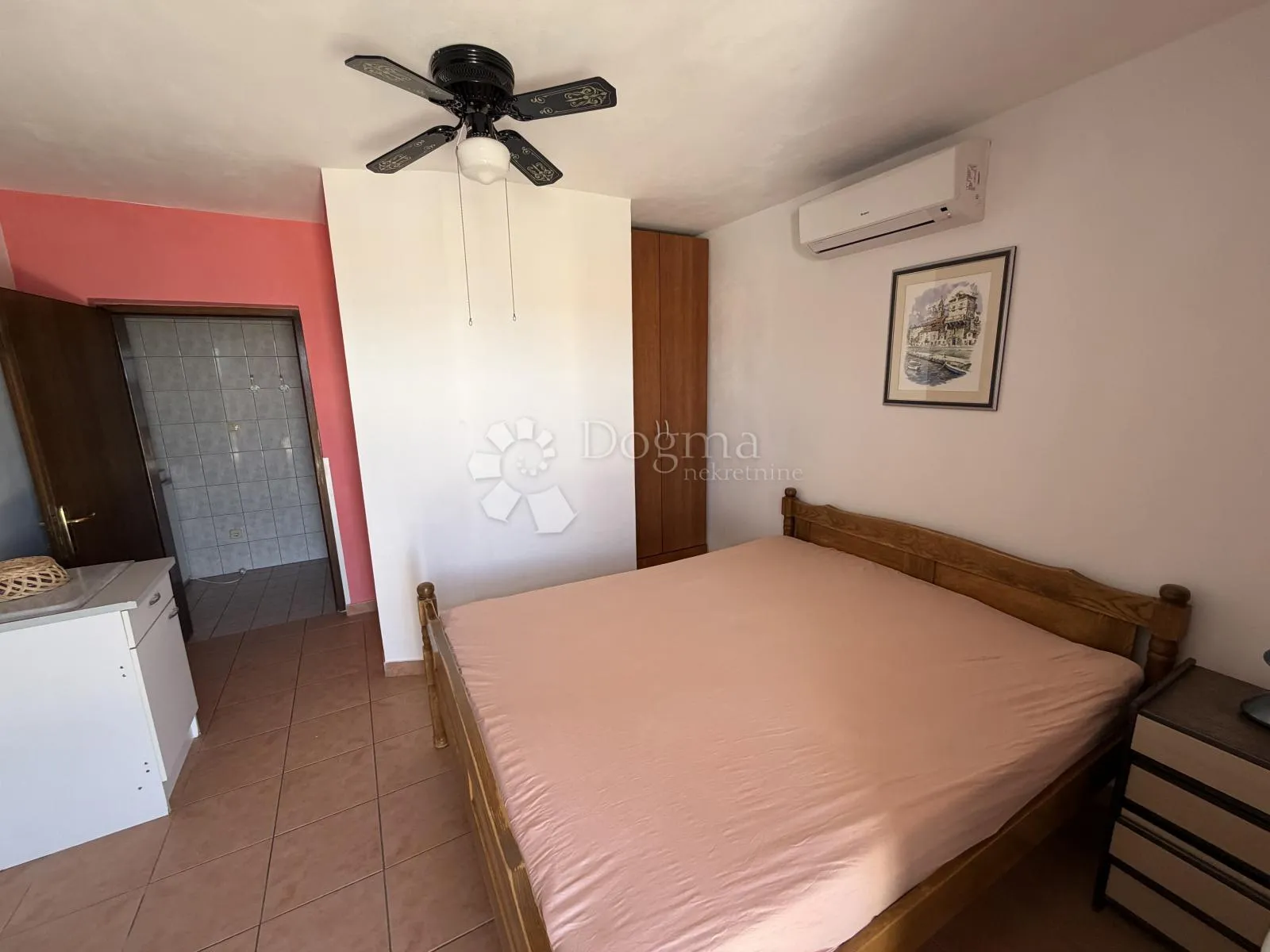 prilika u brodarici- kuća blizu mora, s 6 apartmana i 3-sobnim stanom!! - slika 42