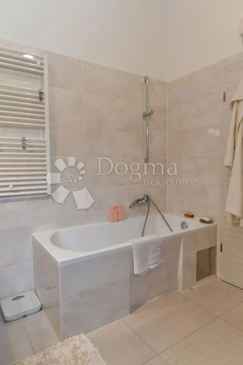 luksuzni penthouse s pogledom na more - slika 20