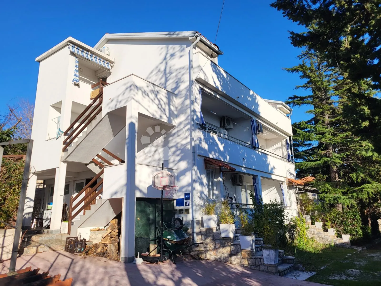 kuća u neposrednoj blizini mora - slika 10