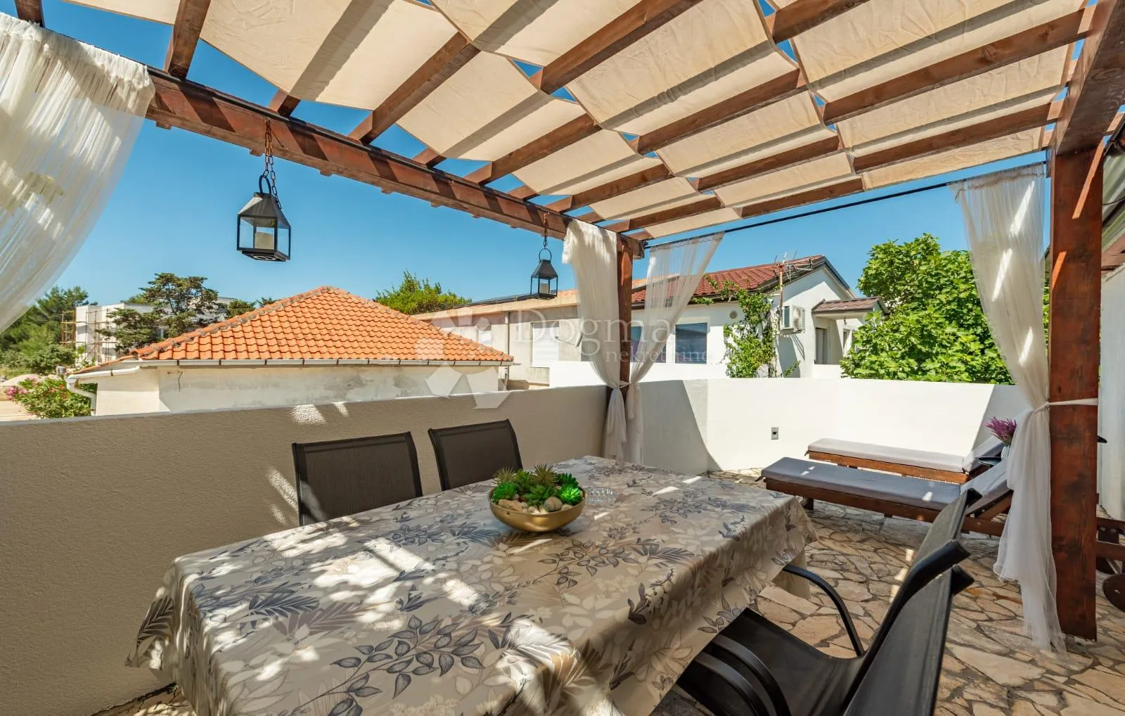 tri apartmana s bazenom - slika 62