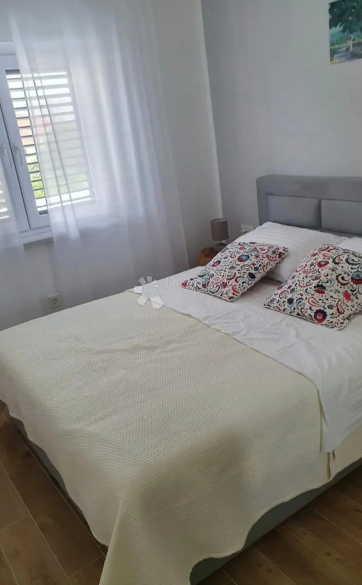 dvojna kuća na 150m od mora, okrug gornji - slika 11