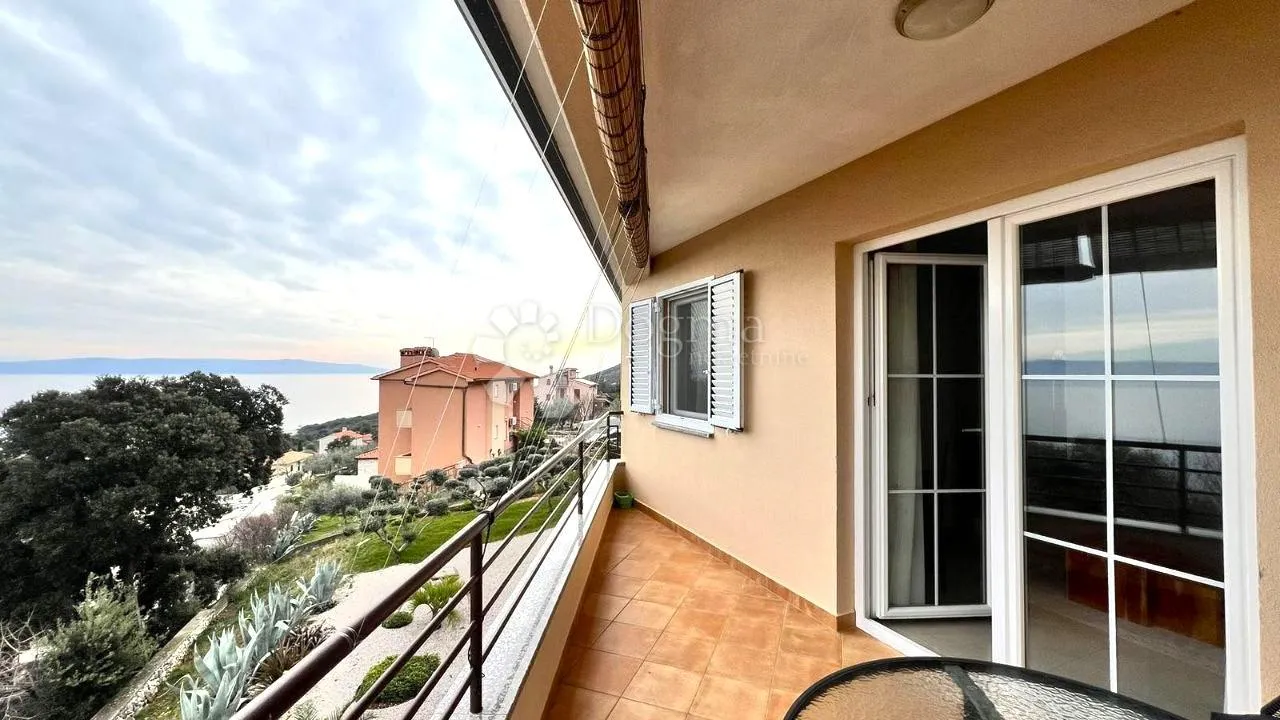 kuća sa 4 stana-pogled more i građevinska parcela - slika 22