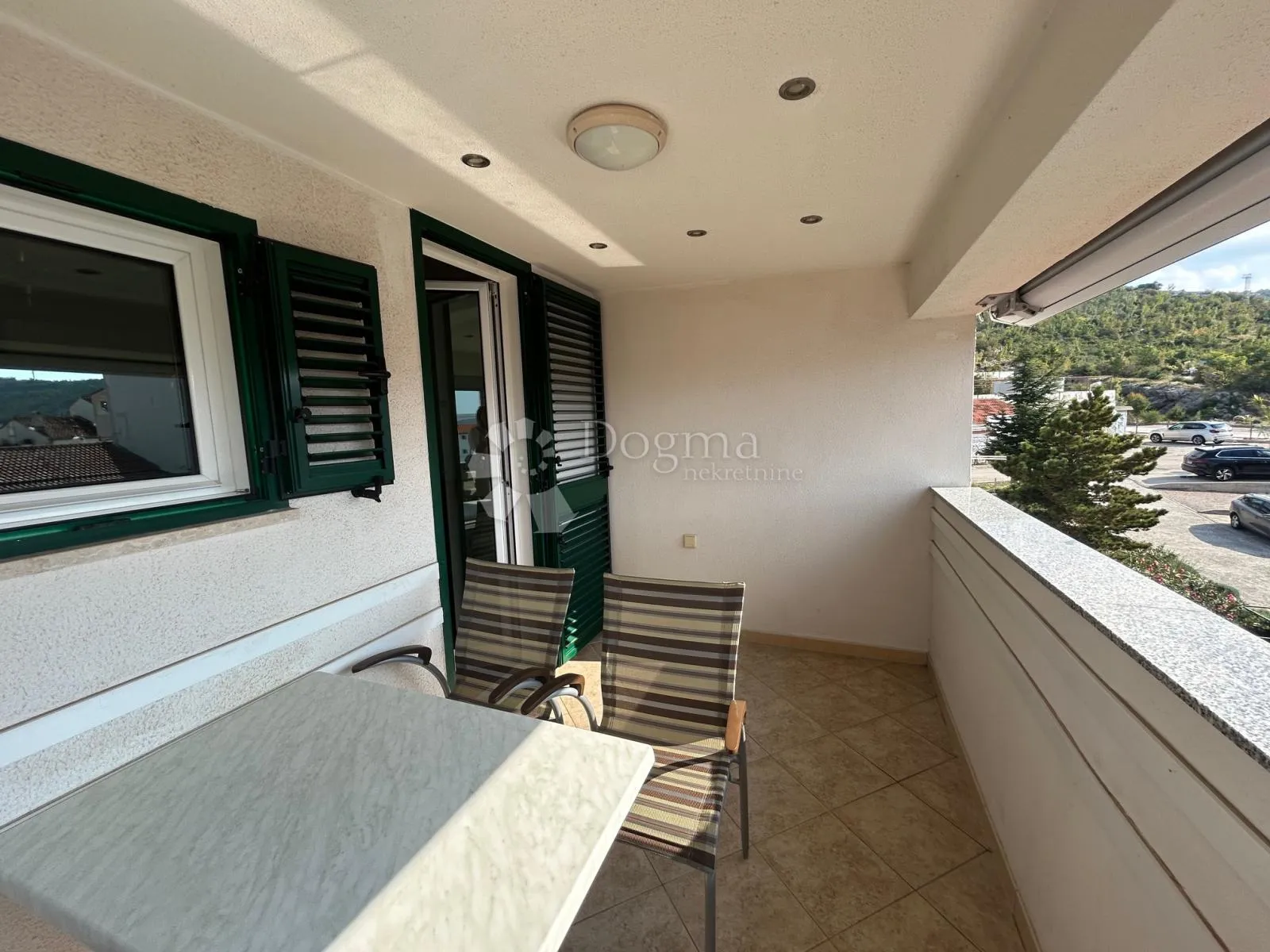 dvoetažni apartman sa garažom - slika 7