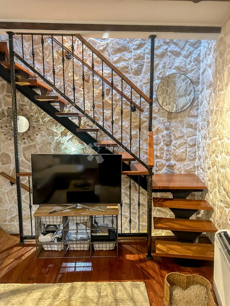 prekrasno obnovljena kamena kuća u srcu šibenika, 151 m² - slika 4