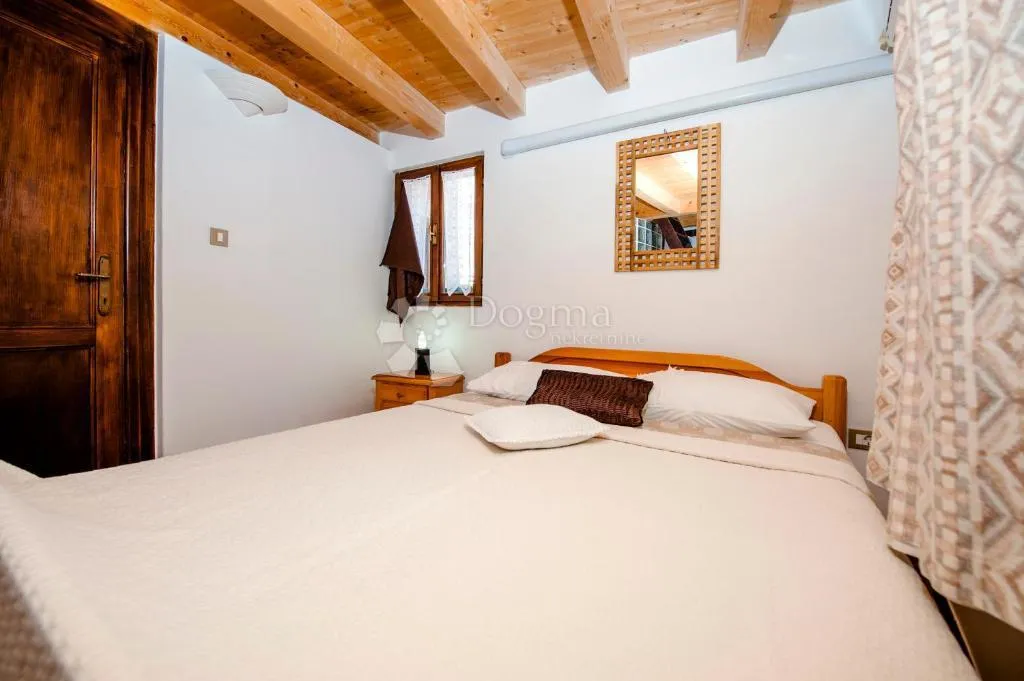sjajan etažirani stan 40 m² – prvi i drugi kat, 100 m od mora! - slika 12