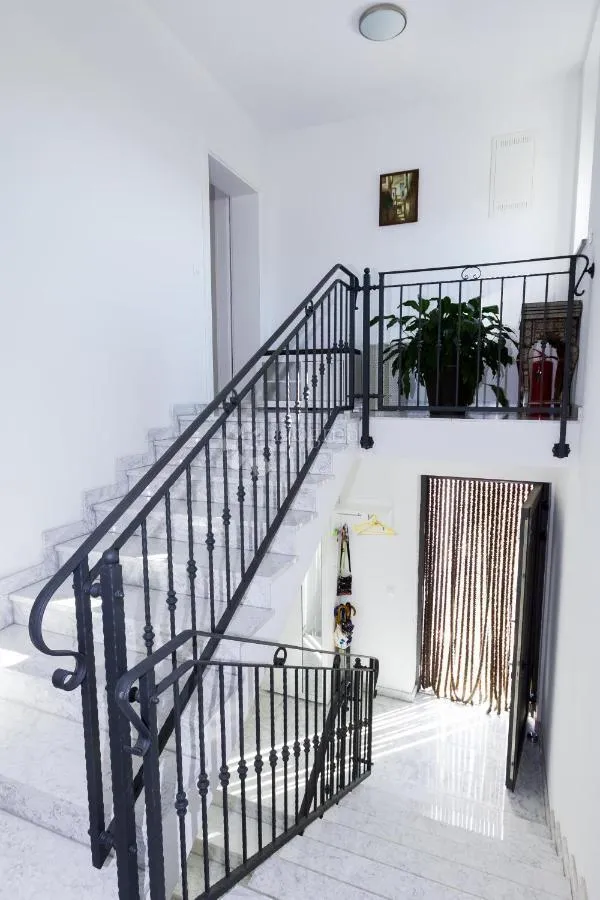 luksuzna vila u sukošanu - slika 23