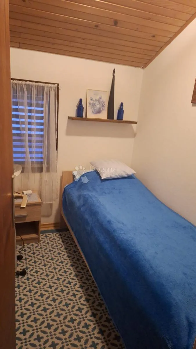 vodice, predivna kuća s tri stambene jedinice - slika 22