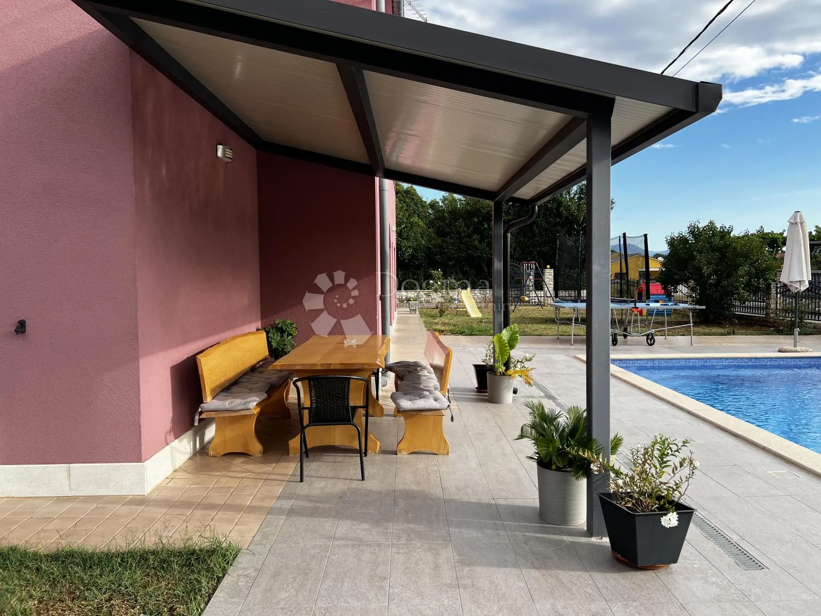 kuća sa dva stana i pomoćnim objektom - labin - slika 2