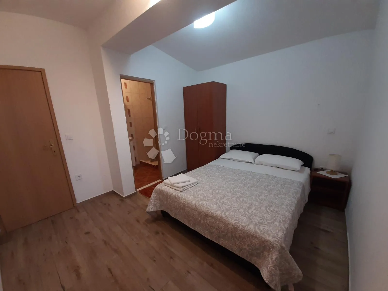 kuća 142m2 sa 2 apartmana, 100m od mora - sunčana rogoznica - slika 17