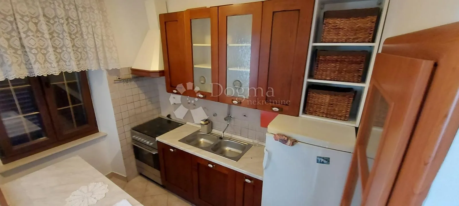 kuća na rivi s poslovnim prostorom - slika 12
