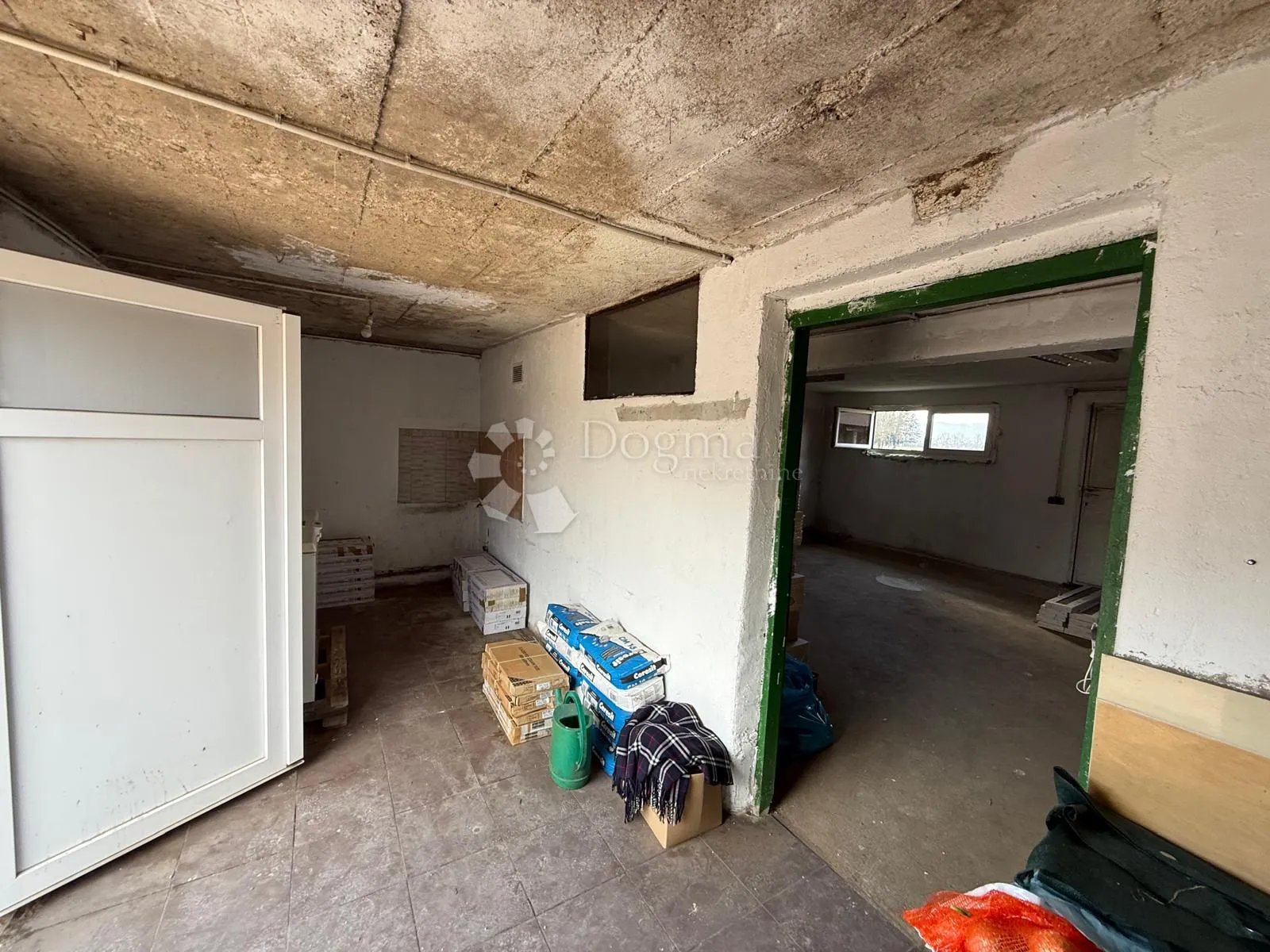 kuća s 2 stana 2 pomoćna objekta i 3000 m2 vrta - slika 21
