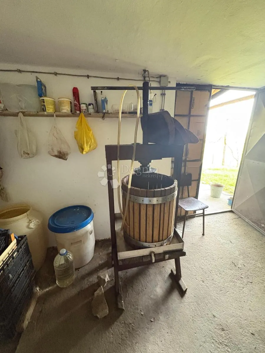 oaza mira i privatnosti – vikendica s vinogradom i 3.797 m² okućnice - slika 19