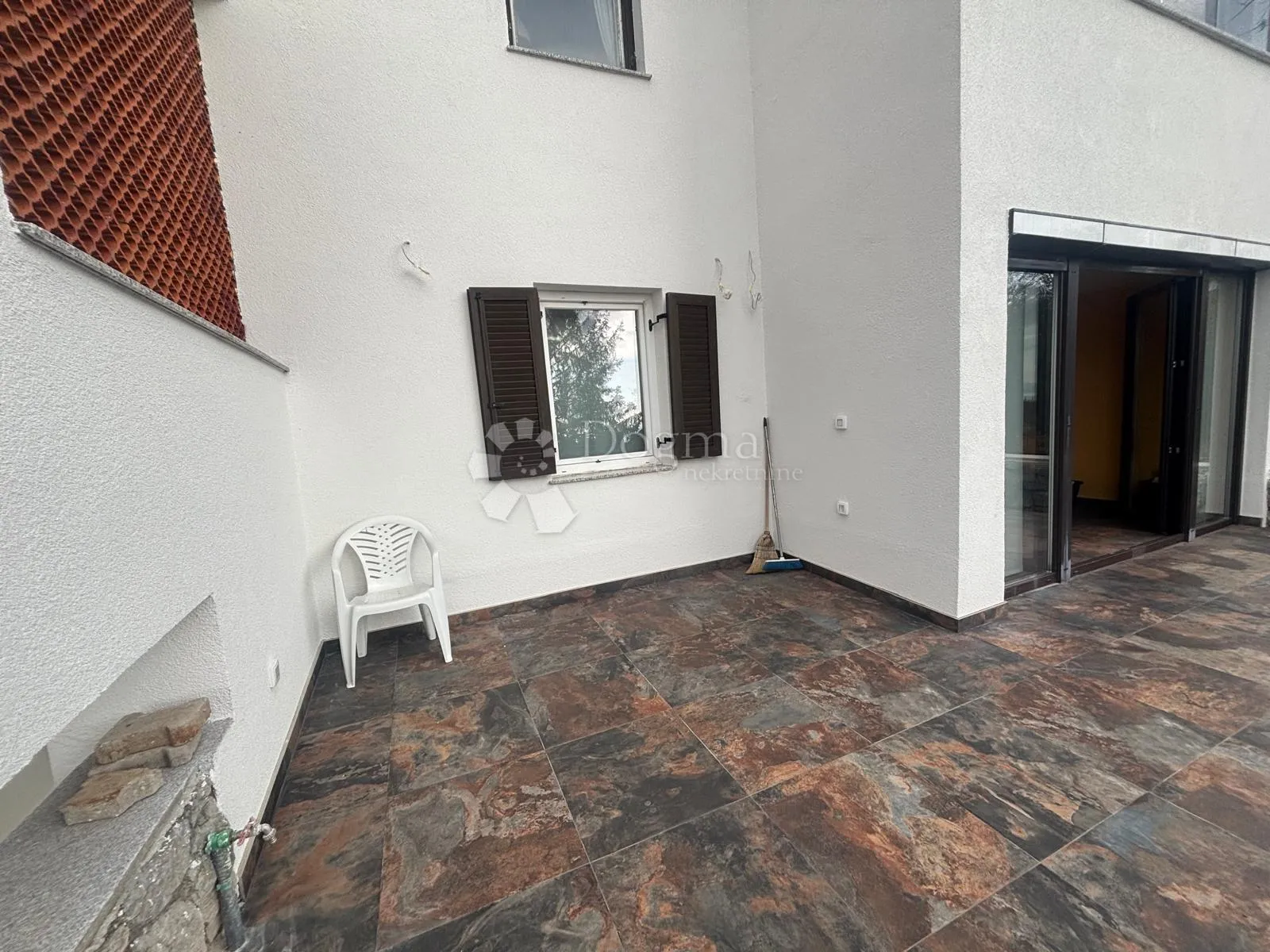 stan s velikom terasom i pogledom na more, u prizemlju - slika 2