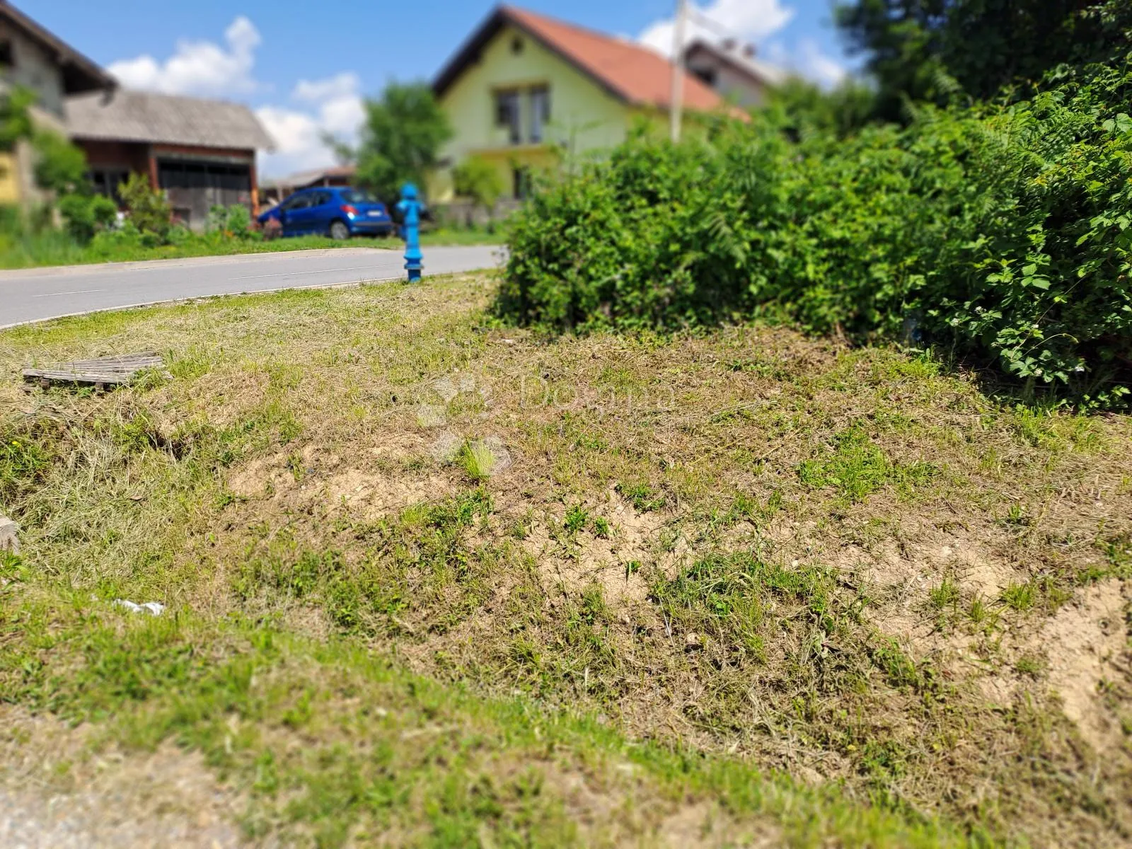 uredna parcela u dobrom kvartu - slika 7