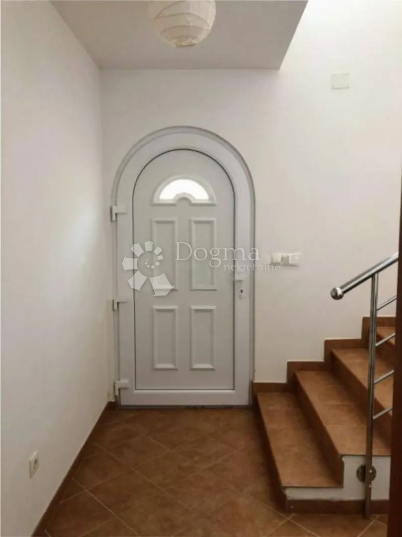krk - baška - vila s velikim stanom i dva apartmana - slika 2
