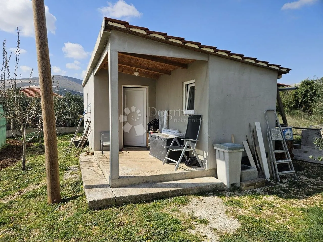 samostojeća kuća s velikom okućnicom i pogledom na more u planom! trogir - slika 25