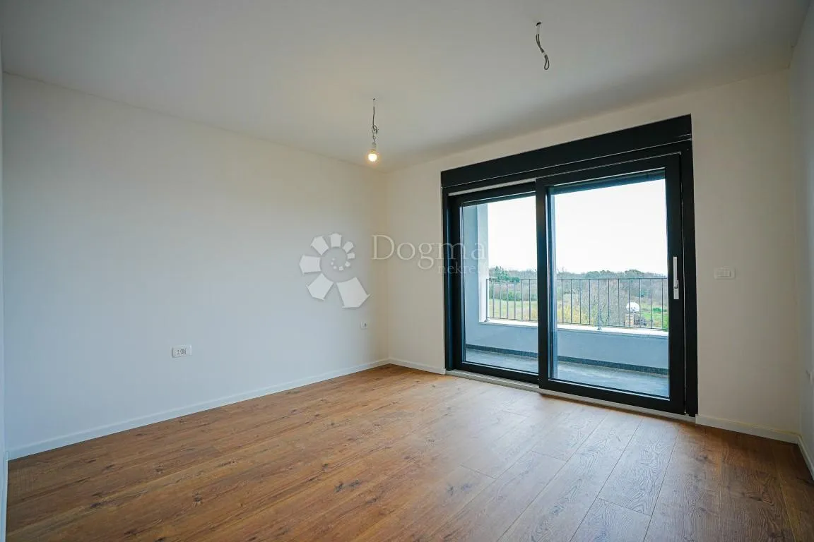 ekskluzivna villa s bazenom - slika 22
