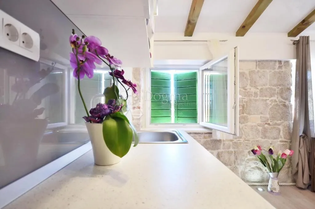 atraktivan stan s dva apartmana iza hnk-a - slika 28