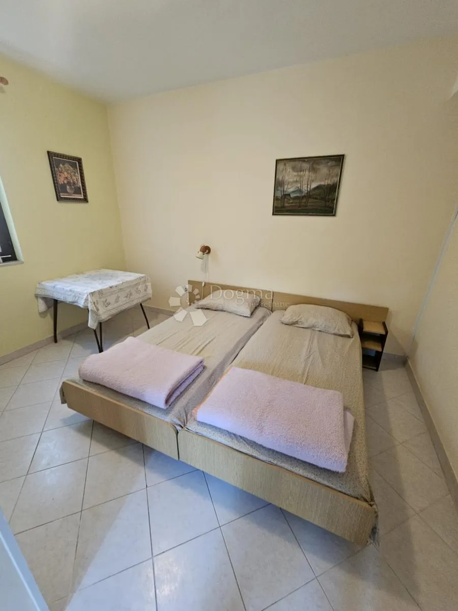 poreč - kuća sa dva stana i studio apartmanom - slika 8