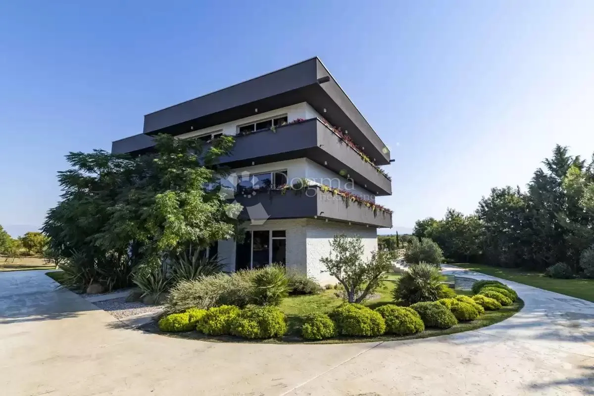 moderna villa sa bazenom- žerava - slika 6