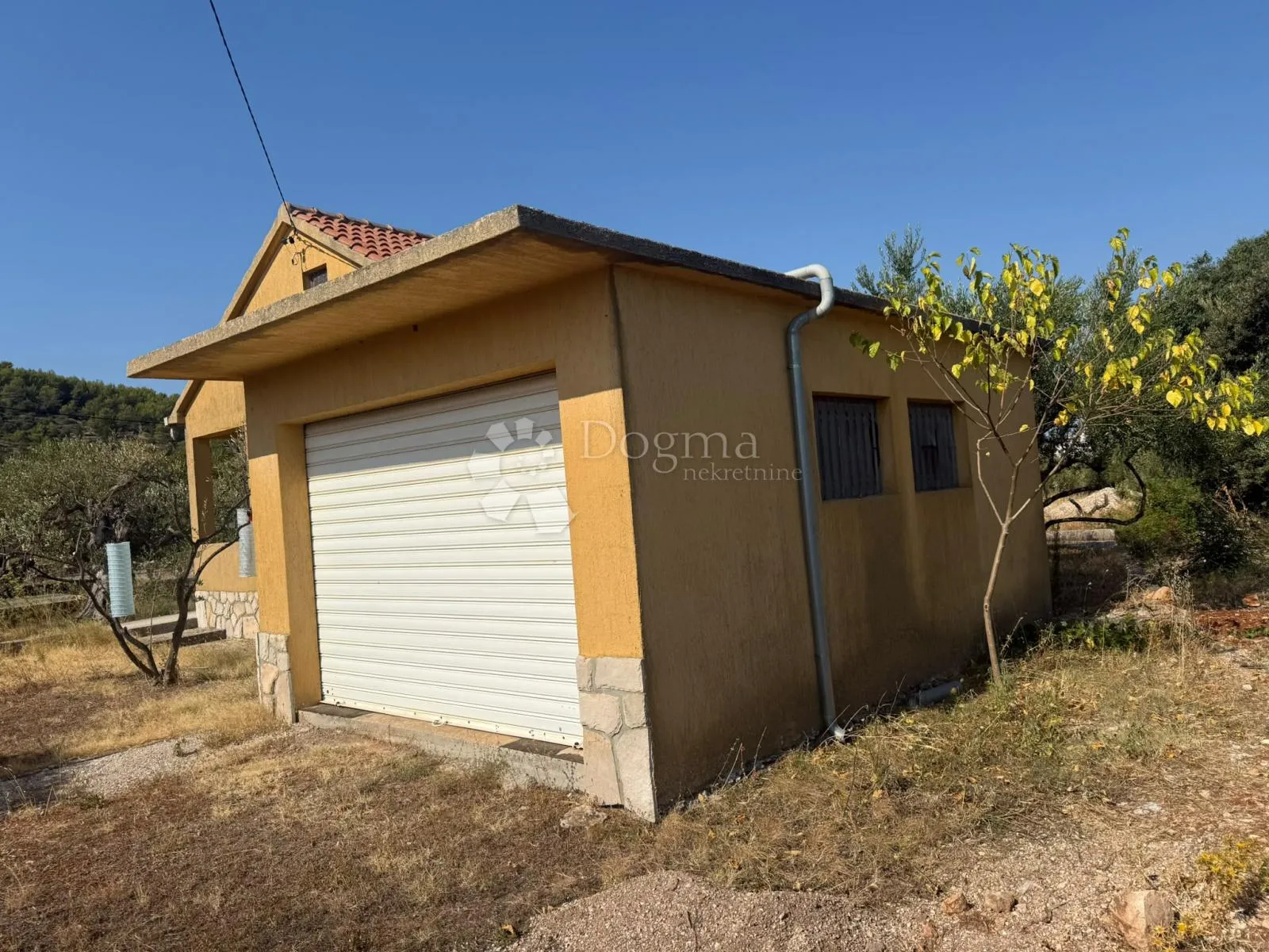 kuća hvar- zastražišće 110m2 + 500m2 okučnice - slika 7