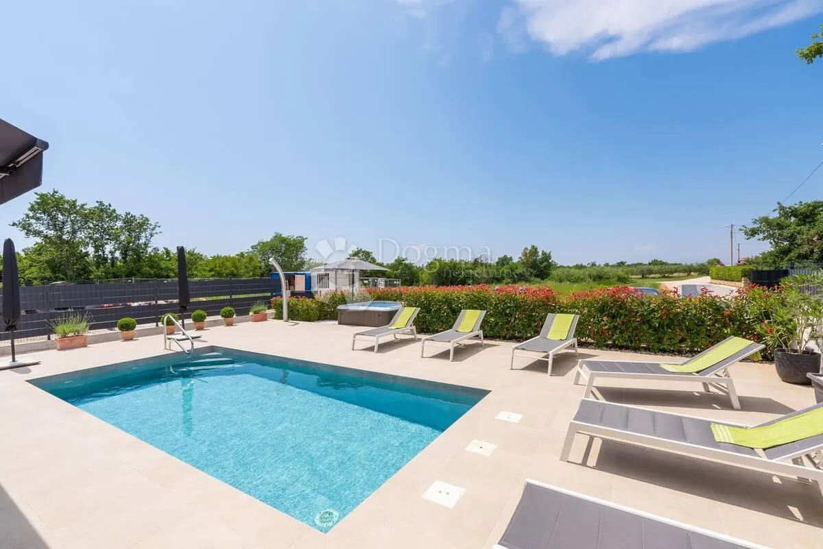 villa s bazenom i jacuzzijem - poreč - slika 21