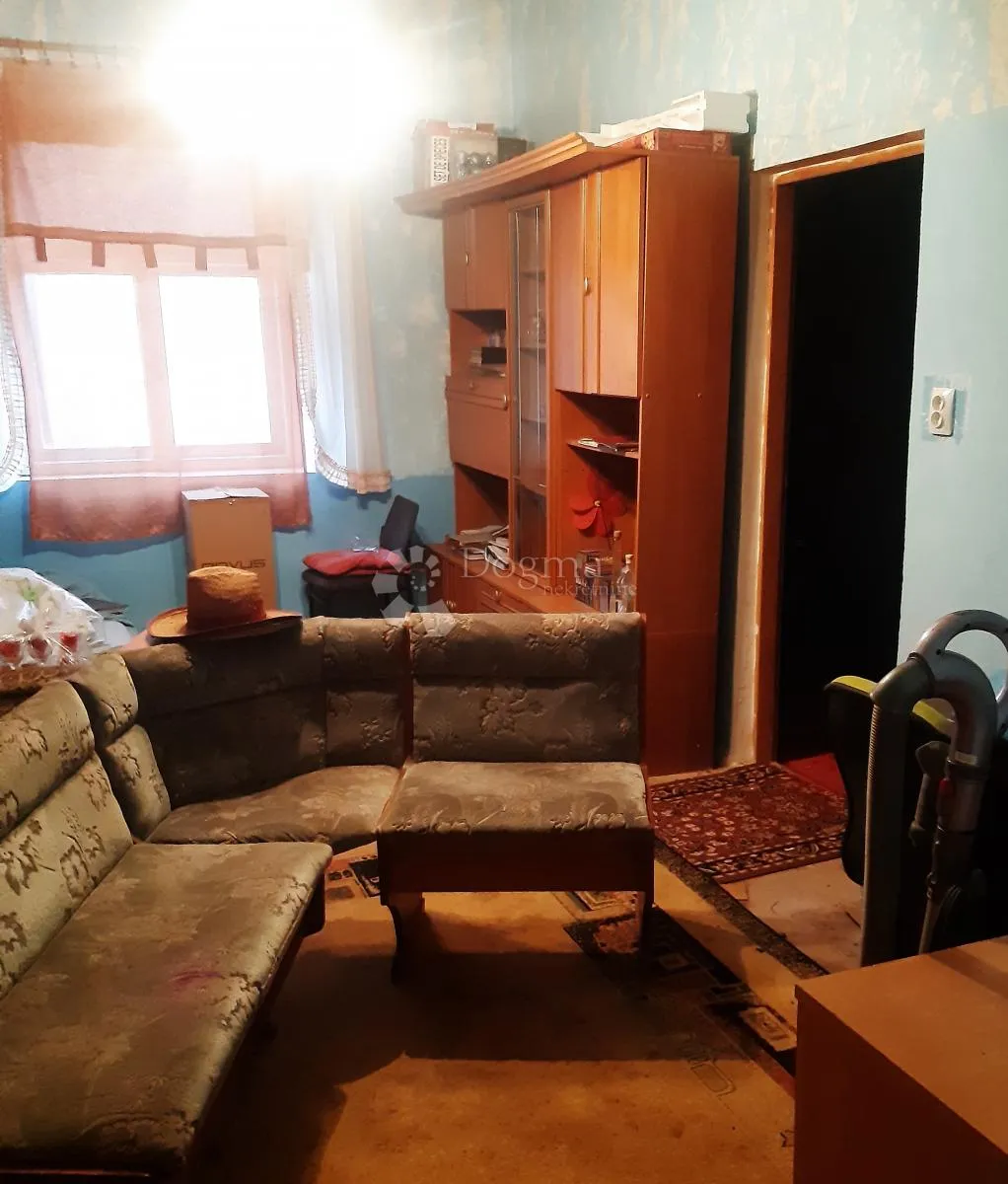 kuća za adaptaciju u drežnici sa 8 stanova - slika 6
